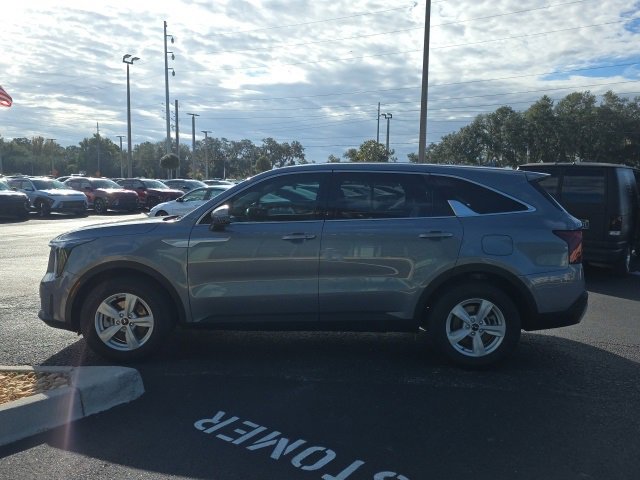 Used 2025 Kia Sorento LX image 17