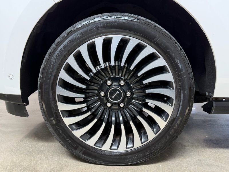Used 2020 Lincoln Navigator L Black Label AWD/4WD image 11