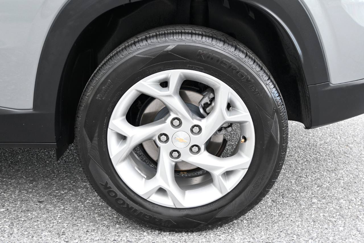 Used 2024 Chevrolet Trax LS w/ LS Convenience Package FWD image 14