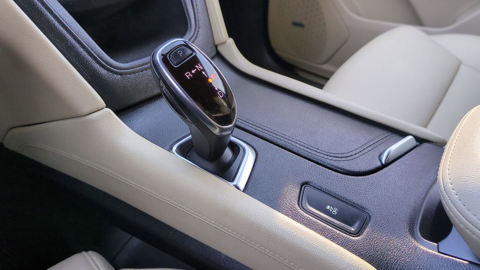 Used 2019 Cadillac XT5 FWD image 32