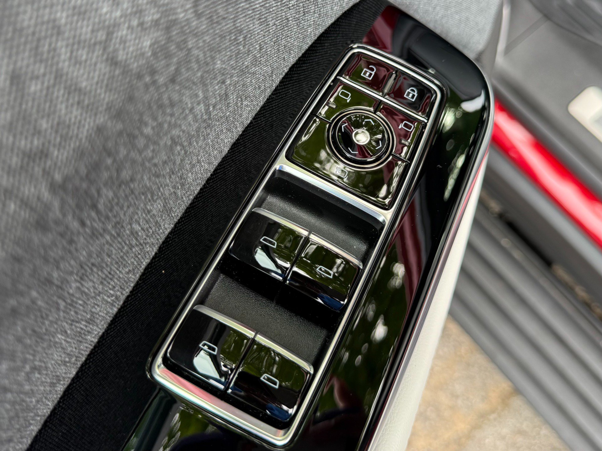 Used 2025 Cadillac Escalade Sport Platinum w/ LPO, Floor Liner Package AWD/4WD image 59