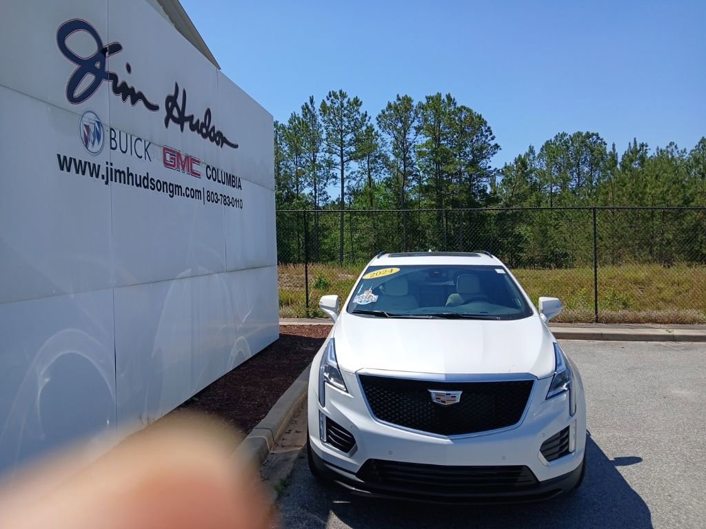 Certified 2024 Cadillac XT5 Sportv w/ LPO, Floor Liner Package AWD/4WD image 3