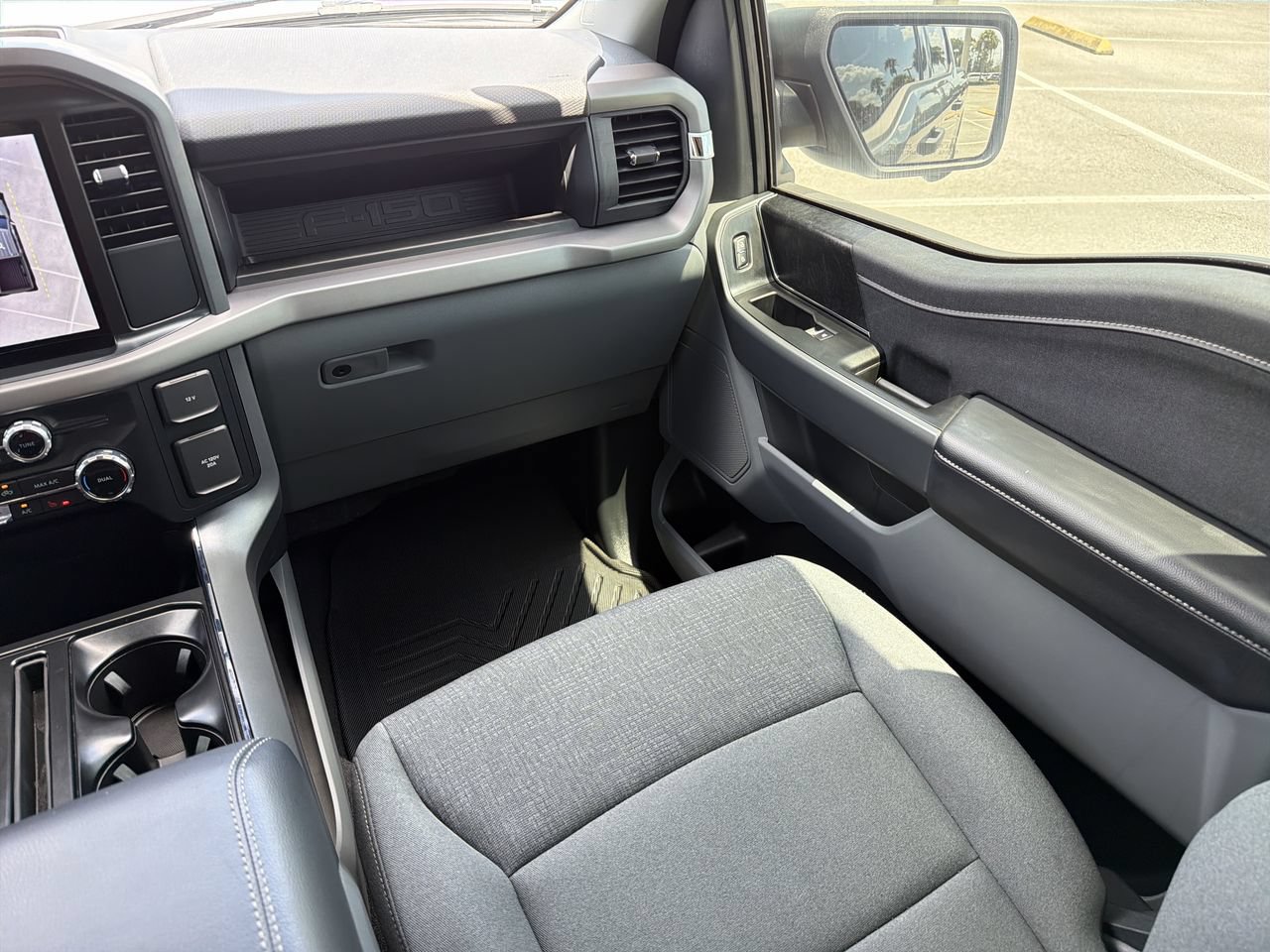 Used 2025 Ford F150 Lightning XLT AWD/4WD image 15