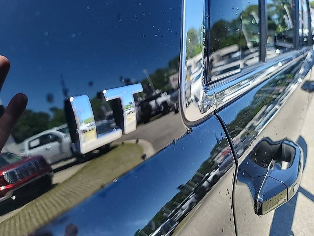 Used 2017 Chevrolet Tahoe LT w/ Luxury Package AWD/4WD image 9