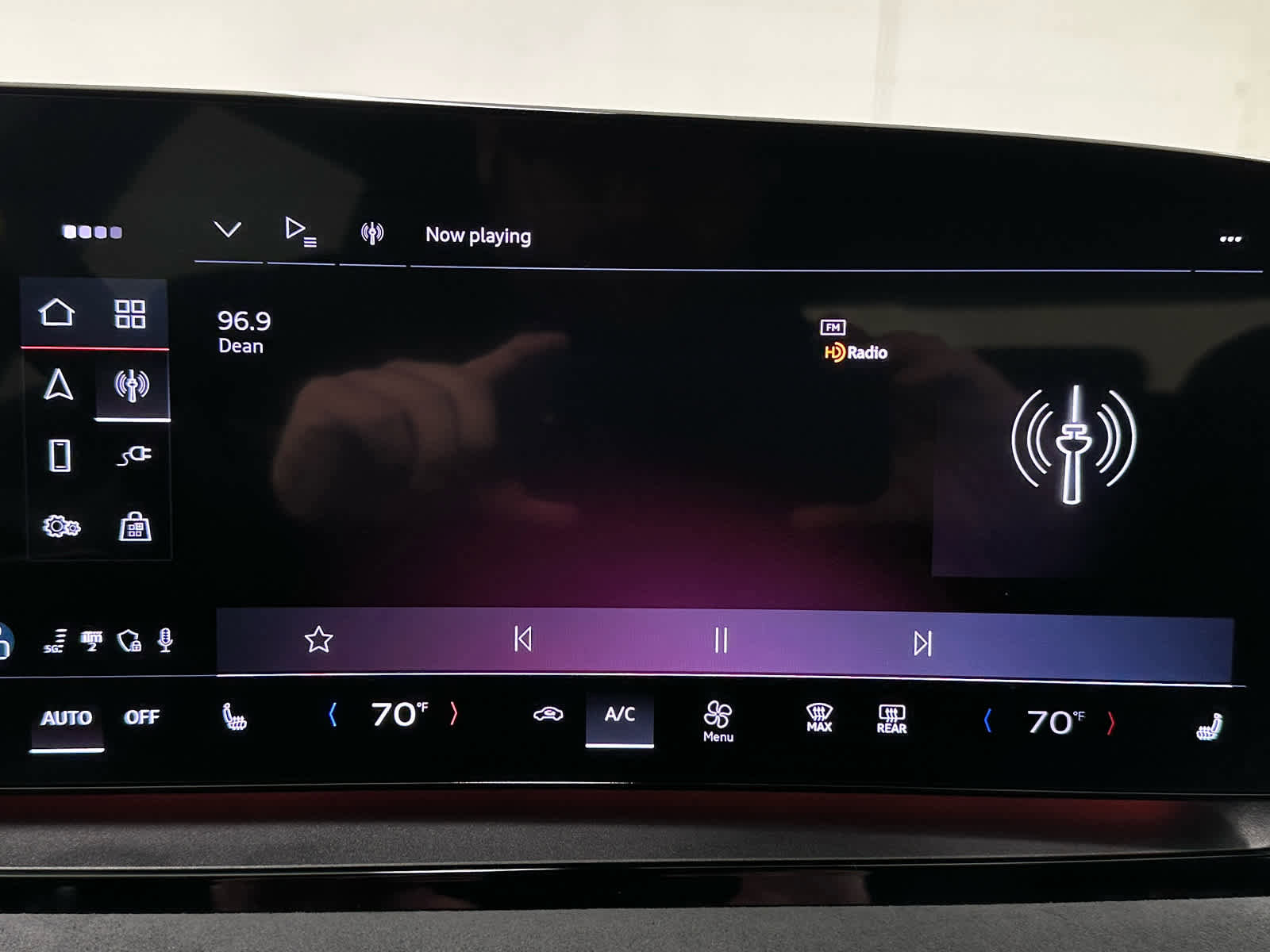 Used 2025 Audi SQ6 e-tron Prestige w/ 21" Black Optic Wheel Package image 32