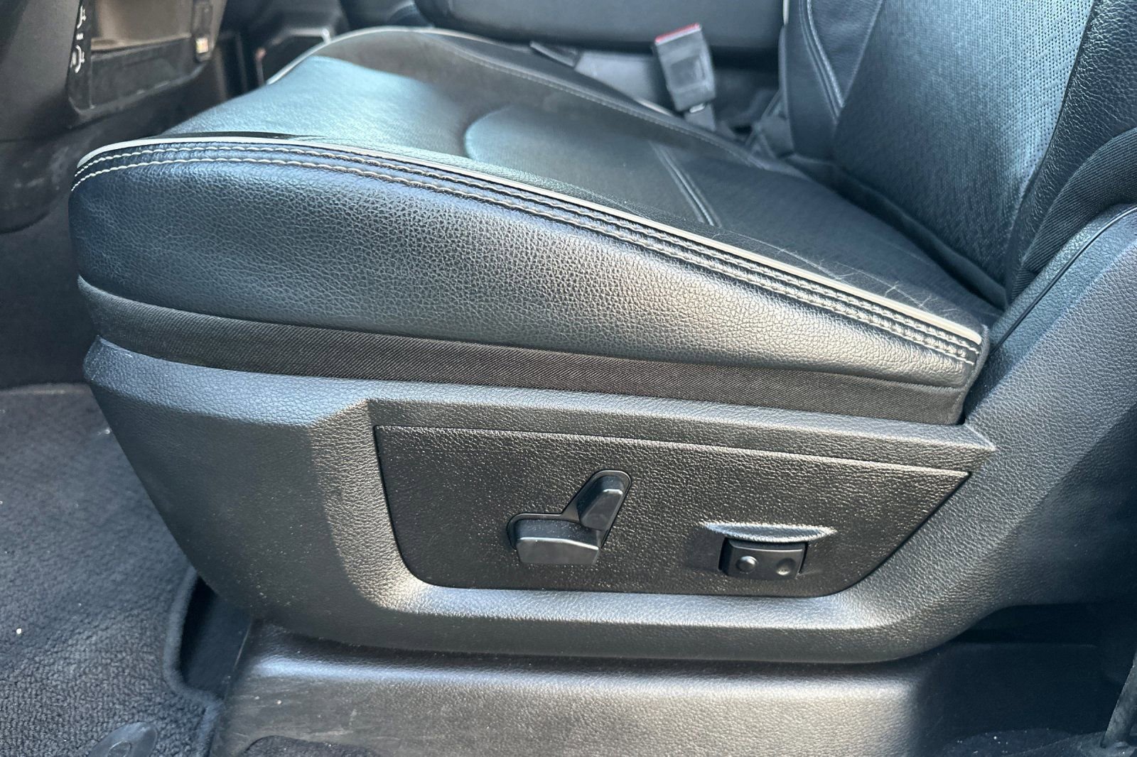 Used 2024 RAM 2500 Laramie image 12