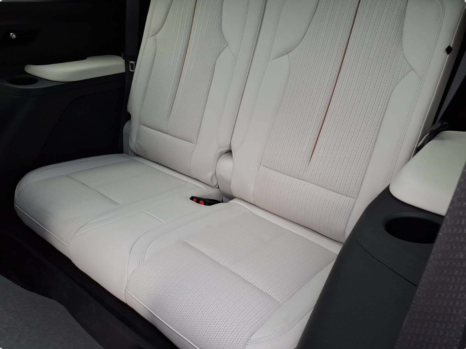 New 2027 Cadillac Vistiq Luxury w/ LPO, Floor Liner Package AWD/4WD image 11