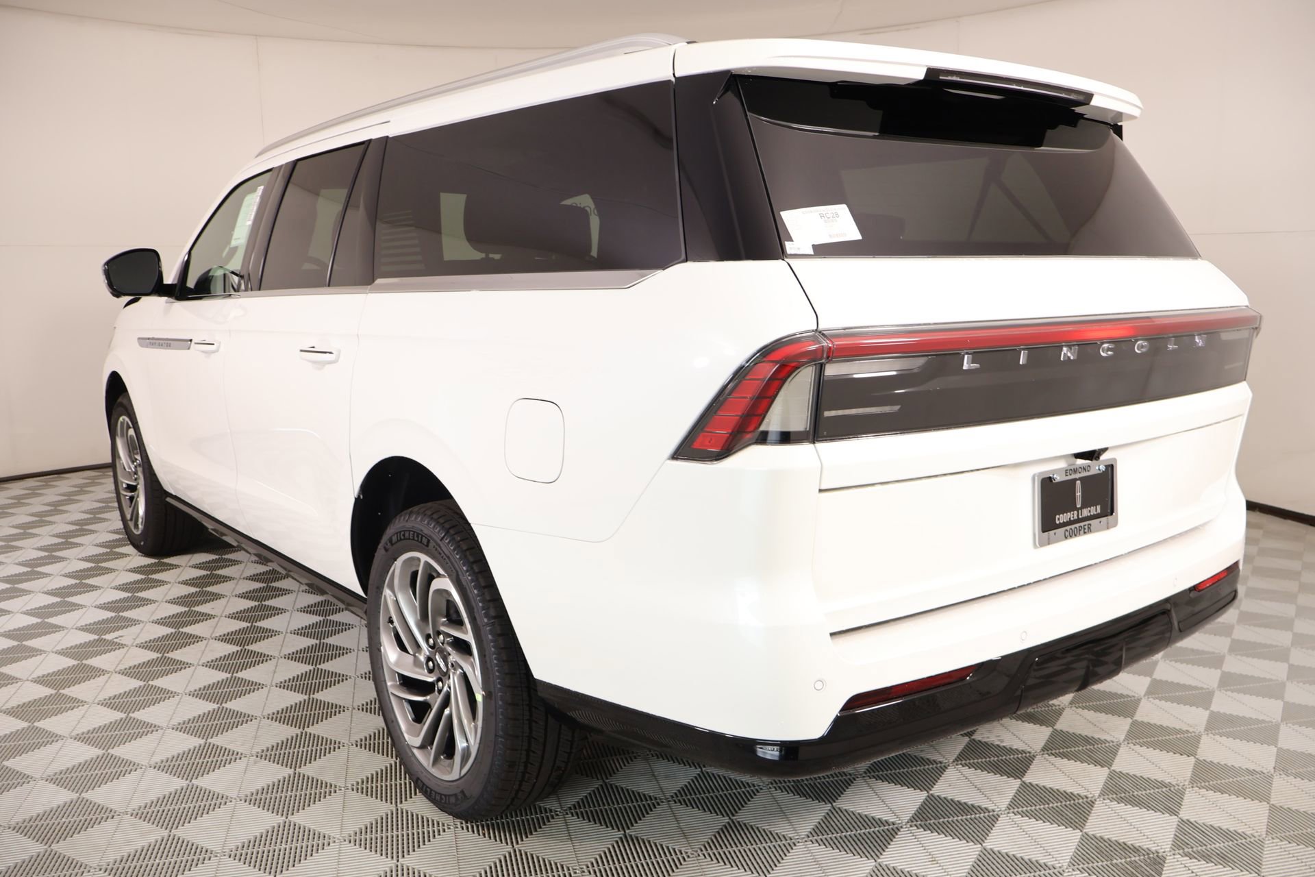 New 2026 Lincoln Navigator L Reserve AWD/4WD image 25