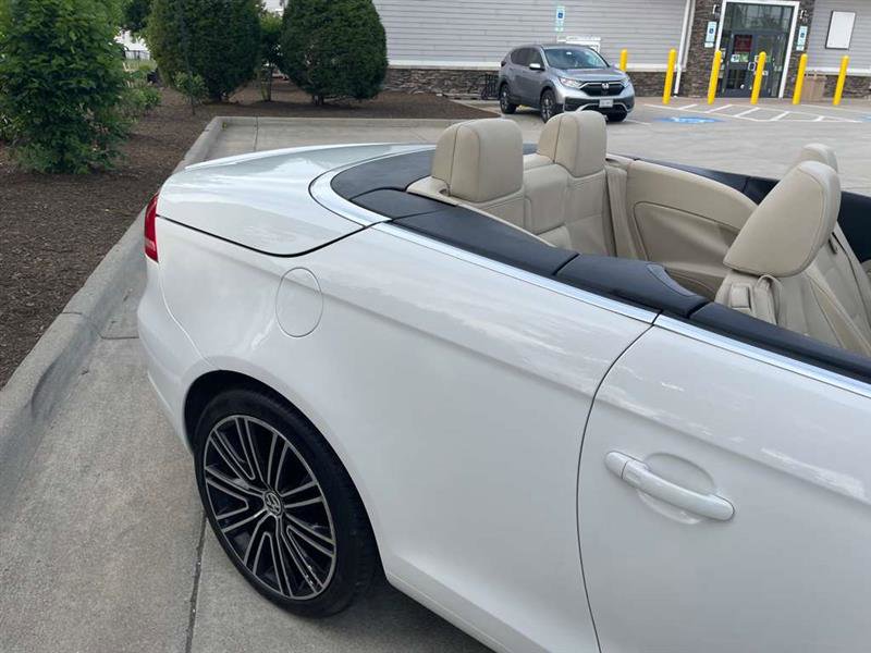 Used 2014 Volkswagen Eos FWD image 36