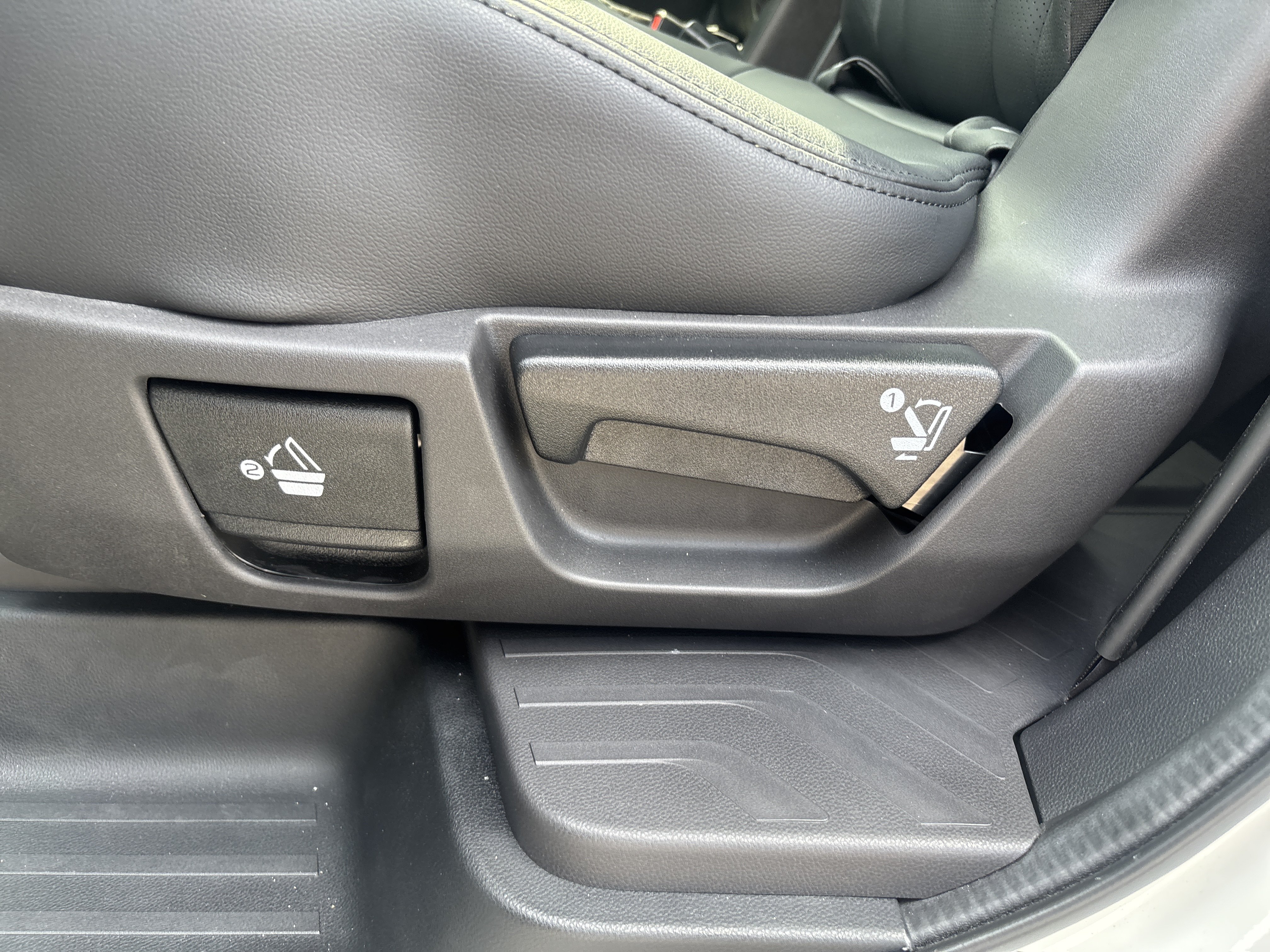 Certified 2025 Subaru Ascent Bronze Edition AWD/4WD image 37