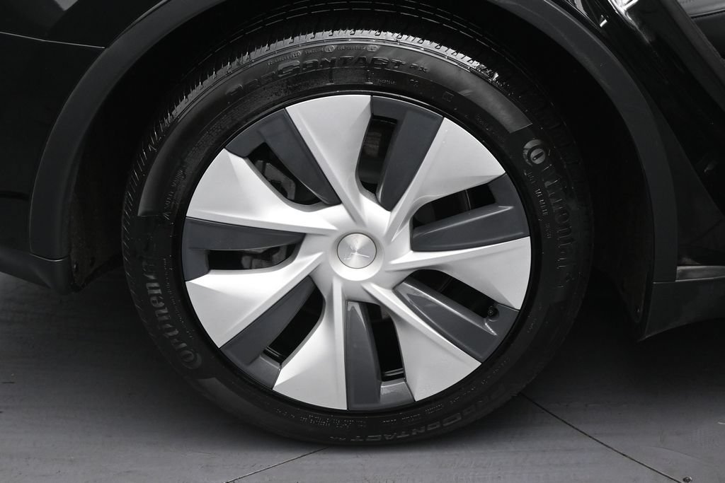 Used 2023 Tesla Model Y 2WD image 34