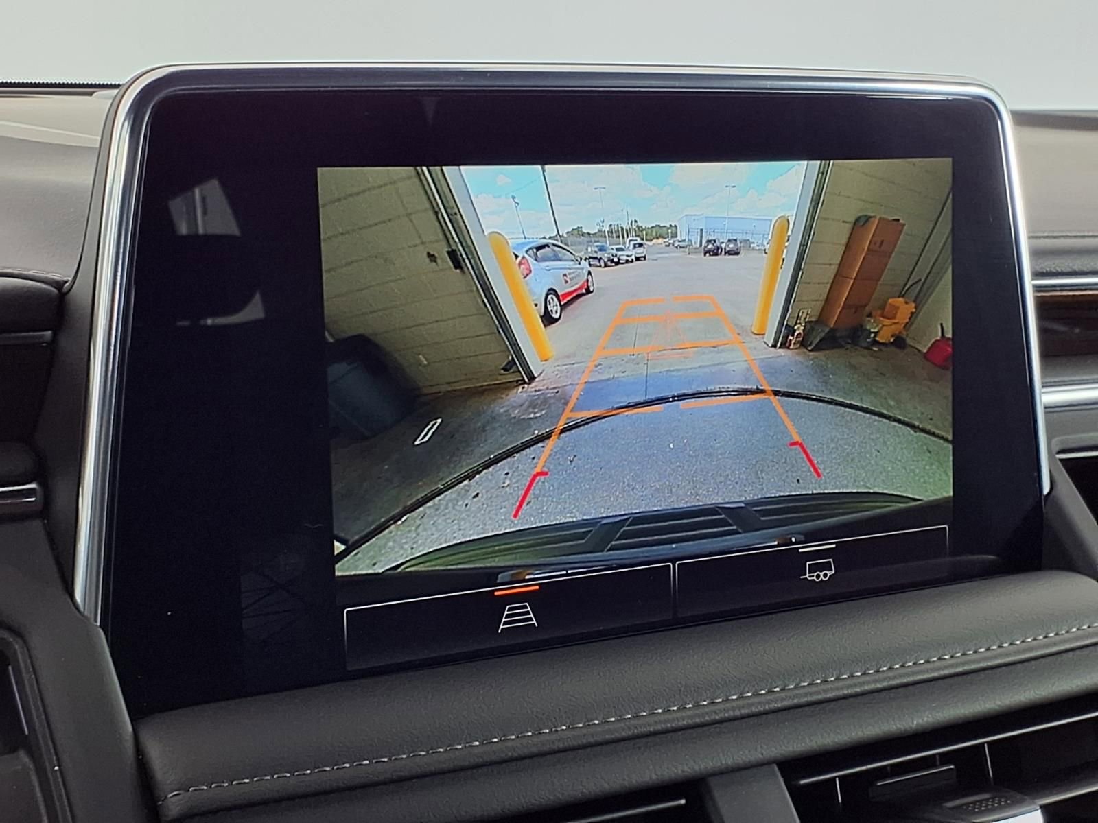 Used 2024 GMC Yukon SLE w/ Gmc Pro Safety Plus Package image 25