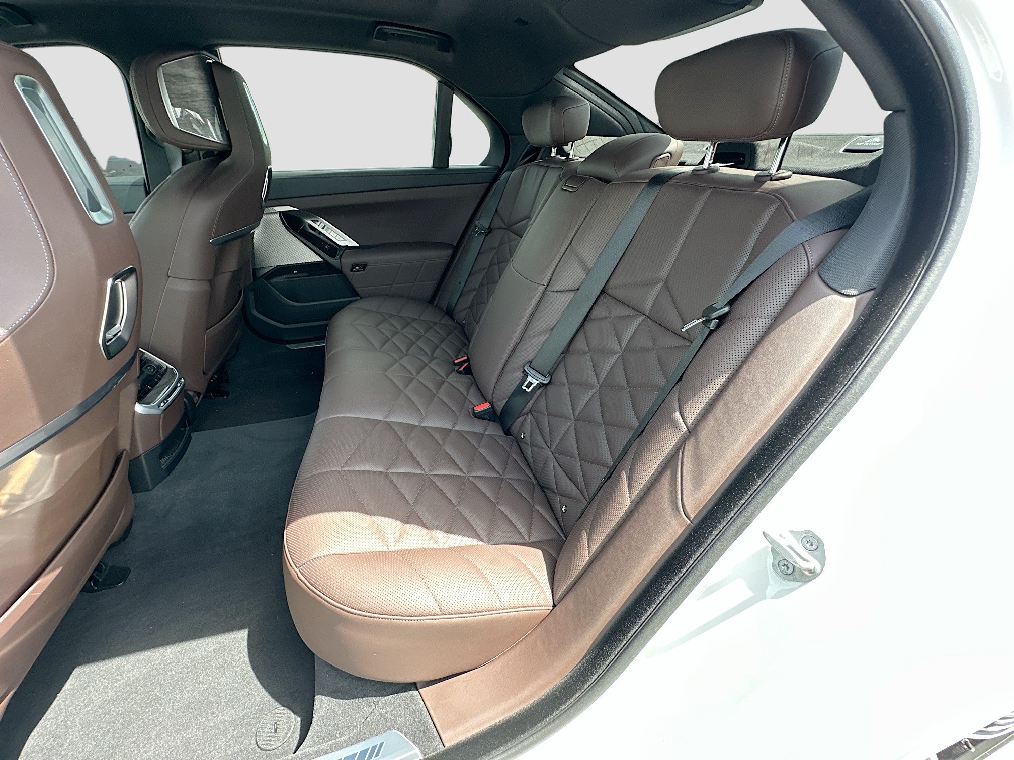 Certified 2025 BMW 740i w/ Premium Package RWD image 26
