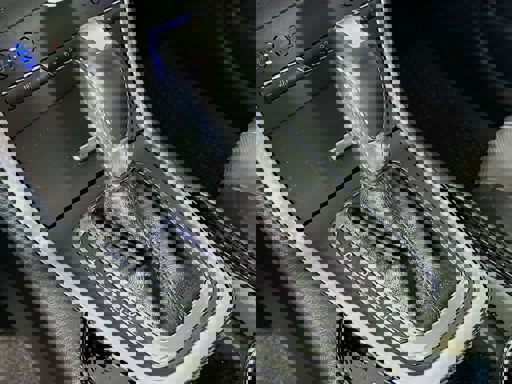 Certified 2018 Ford Edge Titanium w/ Equipment Group 301A image 18