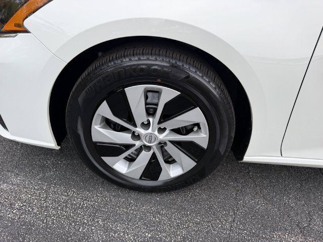 Used 2025 Nissan Altima 2.5 S FWD image 41