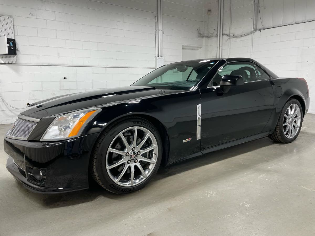 Used 2009 Cadillac XLR V RWD image 1