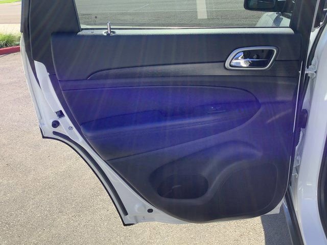 Used 2018 Jeep Grand Cherokee Laredo RWD image 25