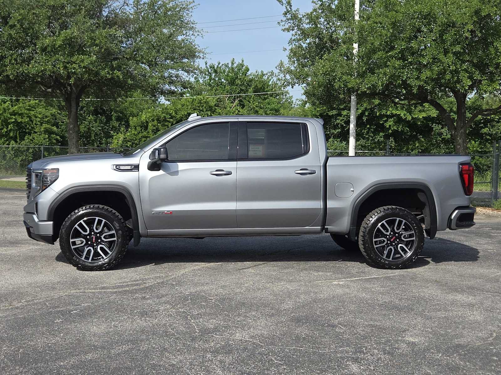 Certified 2024 GMC Sierra 1500 AT4 w/ AT4 Preferred Package AWD/4WD image 4