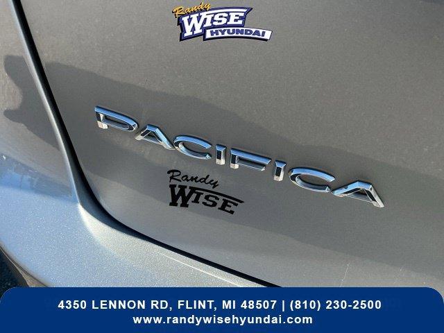 Used 2018 Chrysler Pacifica Limited FWD image 13