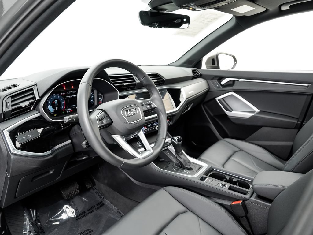 Certified 2025 Audi Q3 2.0T Premium w/ Convenience Package AWD/4WD image 4