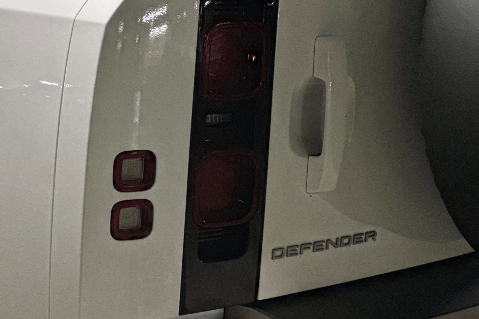 New 2025 Land Rover Defender 130 X-Dynamic SE AWD/4WD image 11