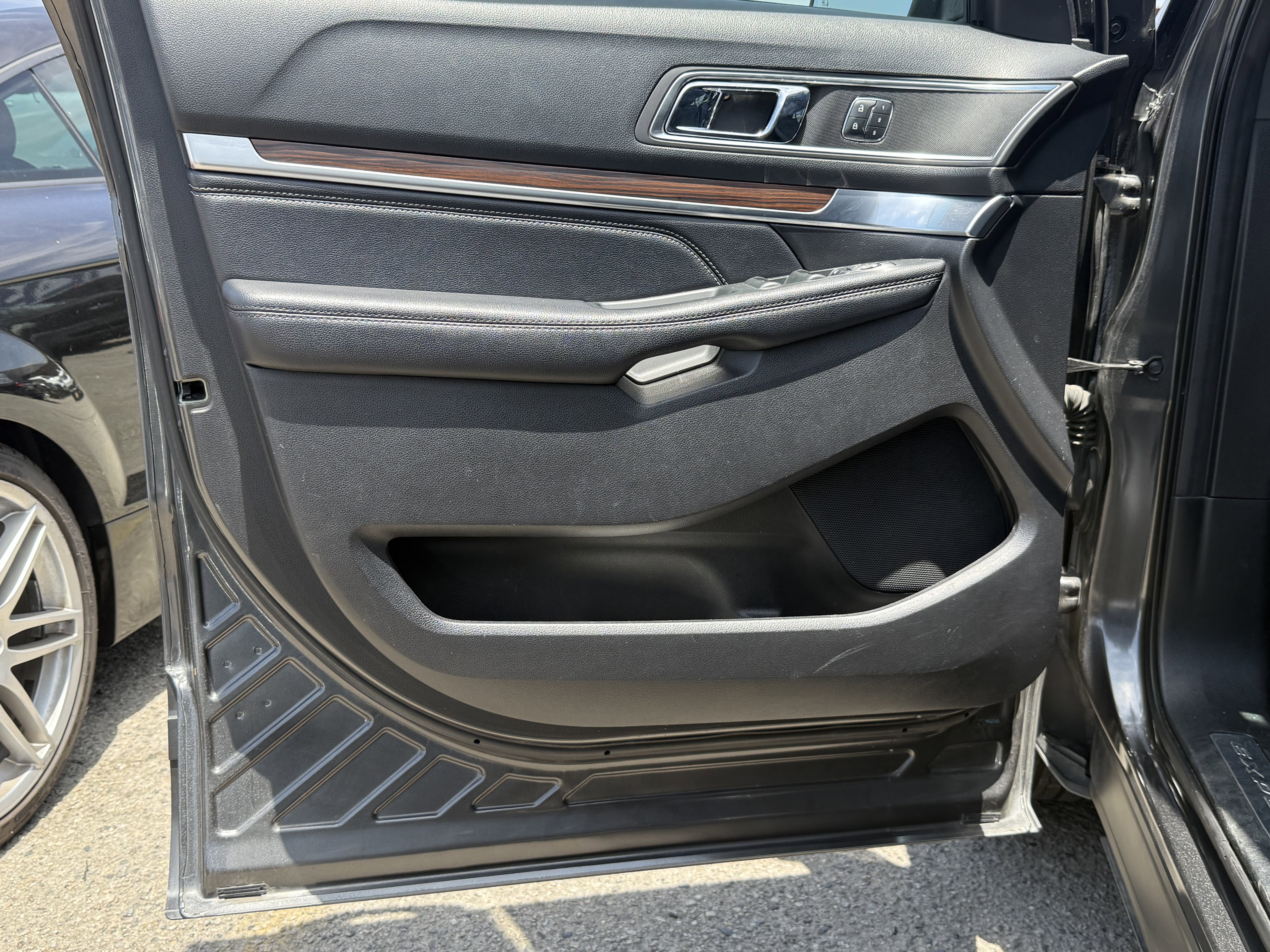 Used 2018 Ford Explorer Limited FWD image 16