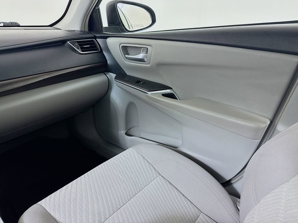 Used 2017 Toyota Camry LE image 20