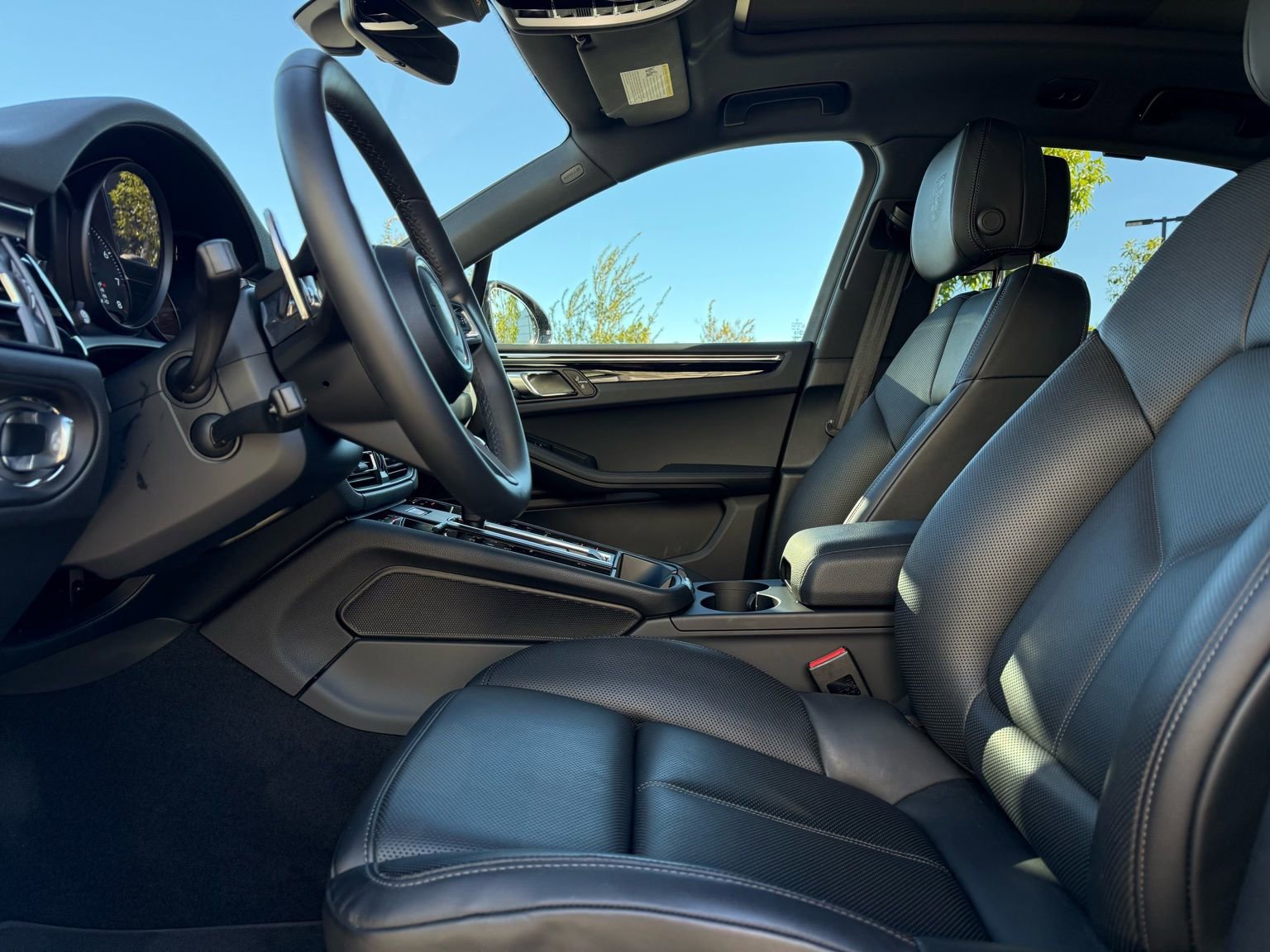 Used 2025 Porsche Macan image 13