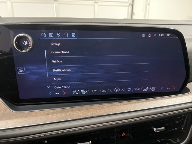 Used 2025 Chevrolet Suburban High Country image 31