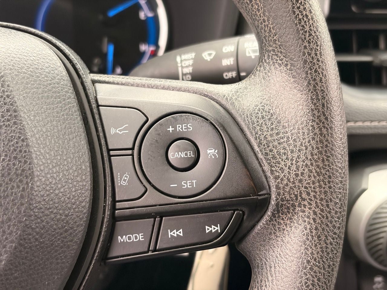 Used 2023 Toyota RAV4 LE AWD/4WD image 24