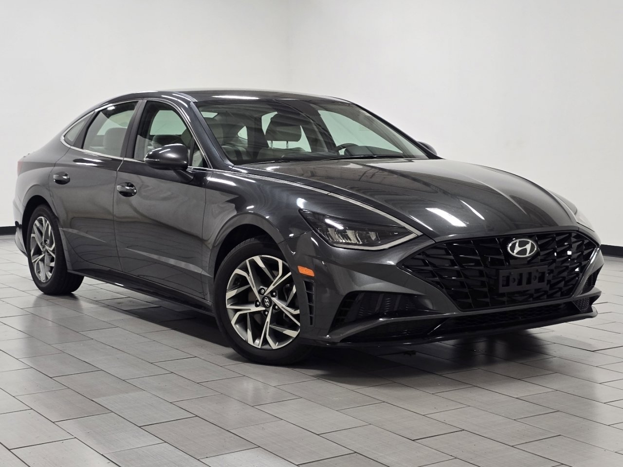 Used 2023 Hyundai Sonata SEL w/ Preferred Accessory Package FWD image 2
