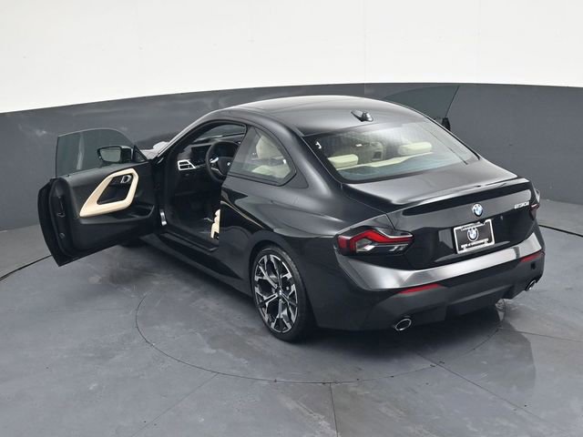 Used 2025 BMW 230i Coupe w/ Premium Package RWD image 40