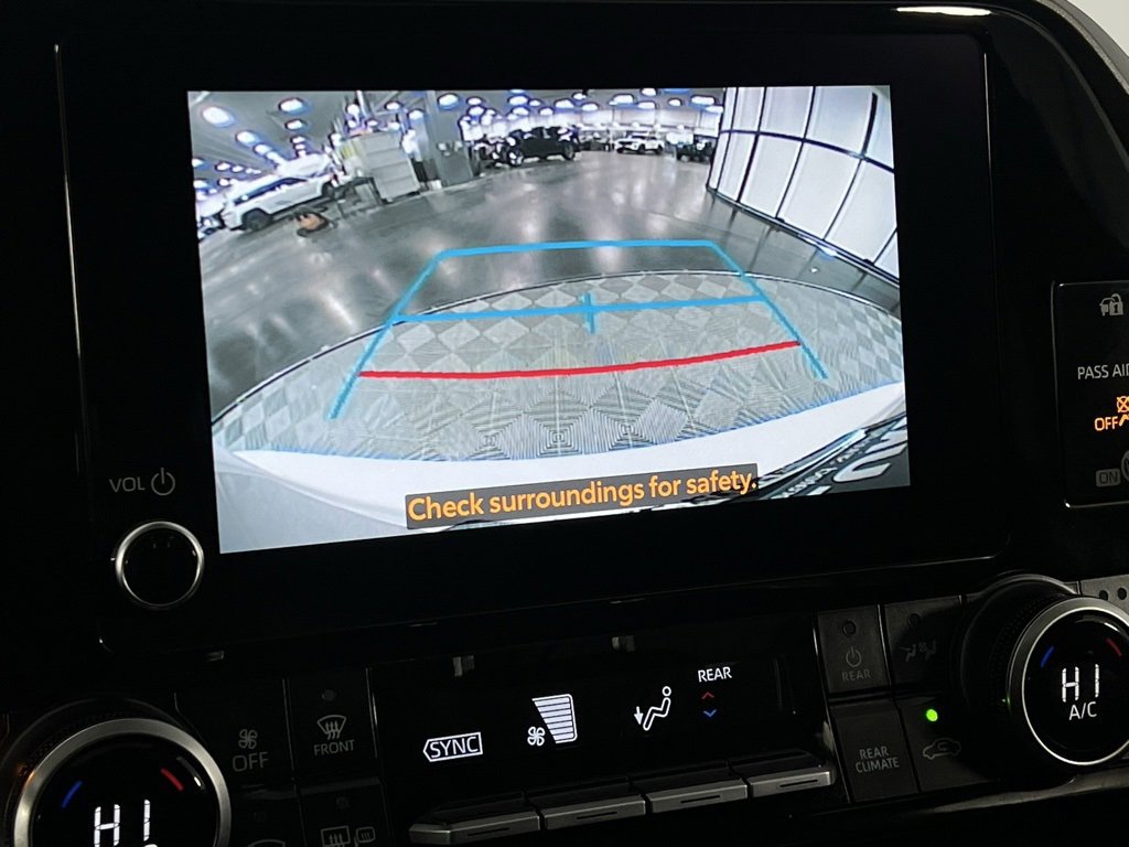 Used 2025 Toyota Highlander XLE image 19