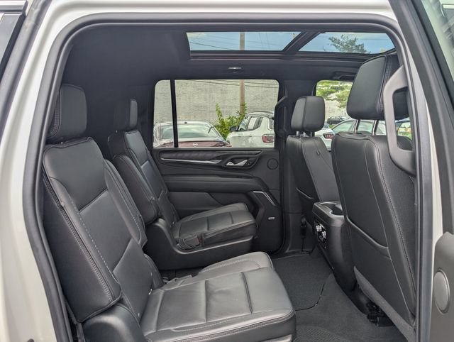 Used 2022 GMC Yukon XL Denali w/ Denali Premium Package AWD/4WD image 11