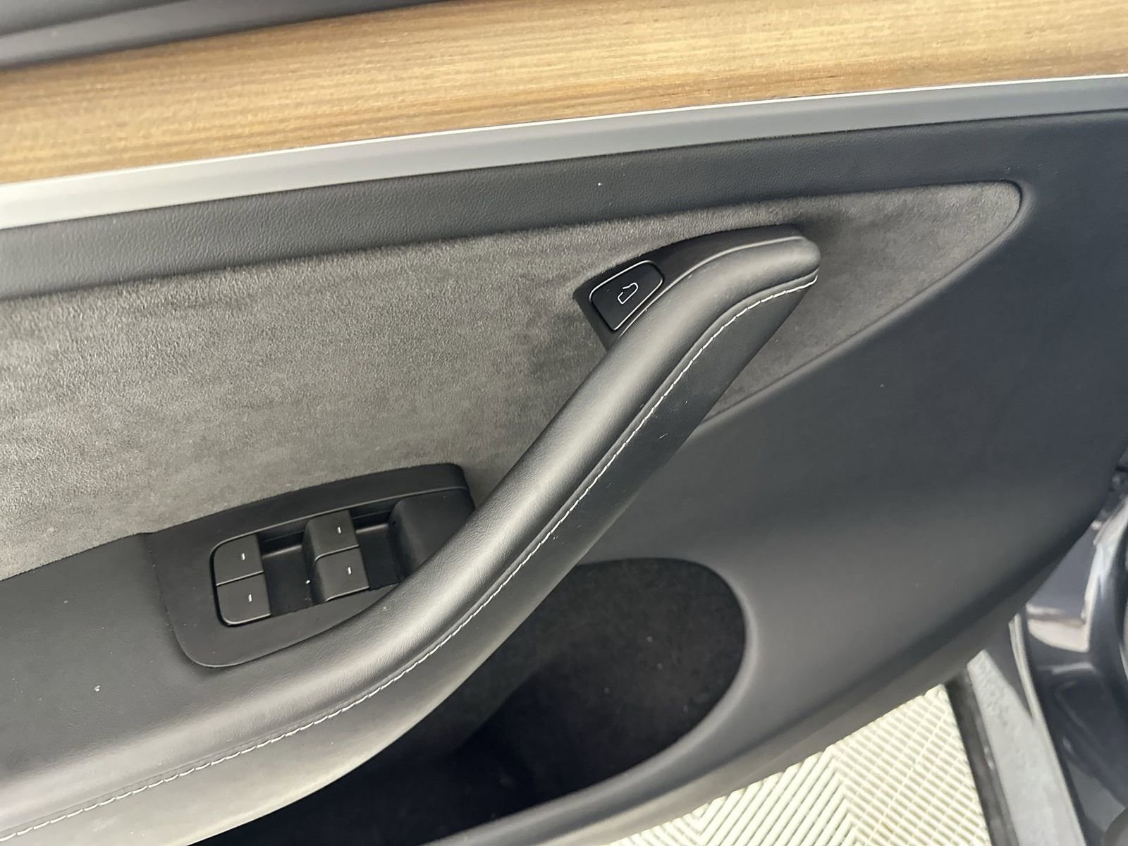Used 2024 Tesla Model Y AWD image 13