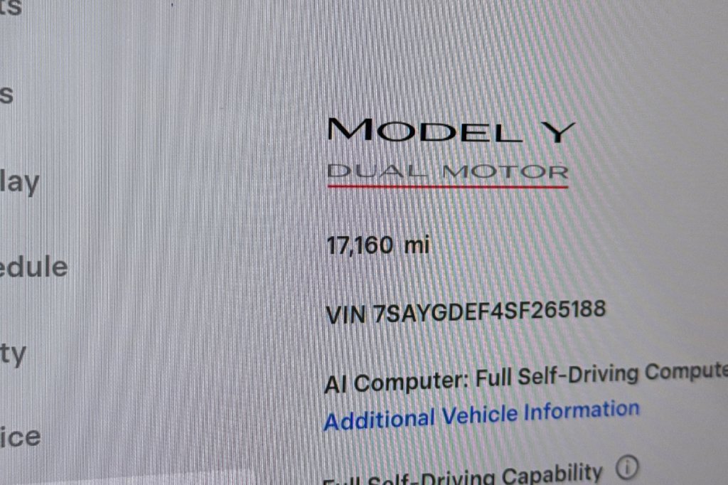 Used 2025 Tesla Model Y Performance AWD/4WD image 30