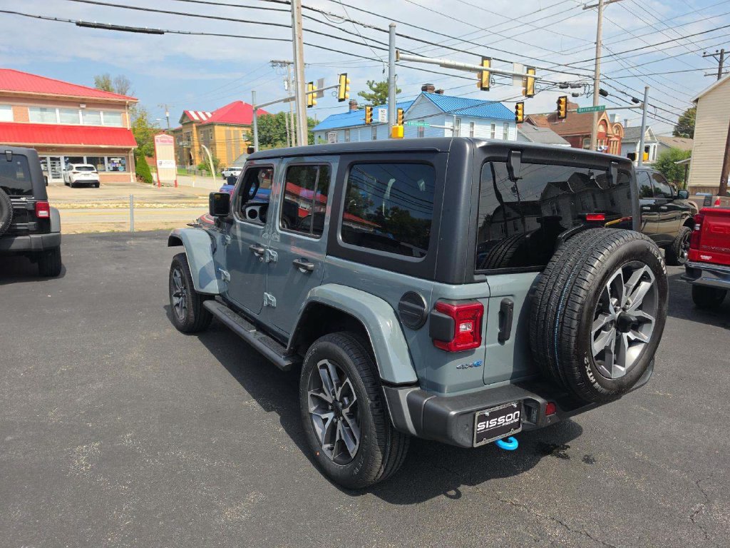 Used 2024 Jeep Wrangler Unlimited AWD/4WD image 4