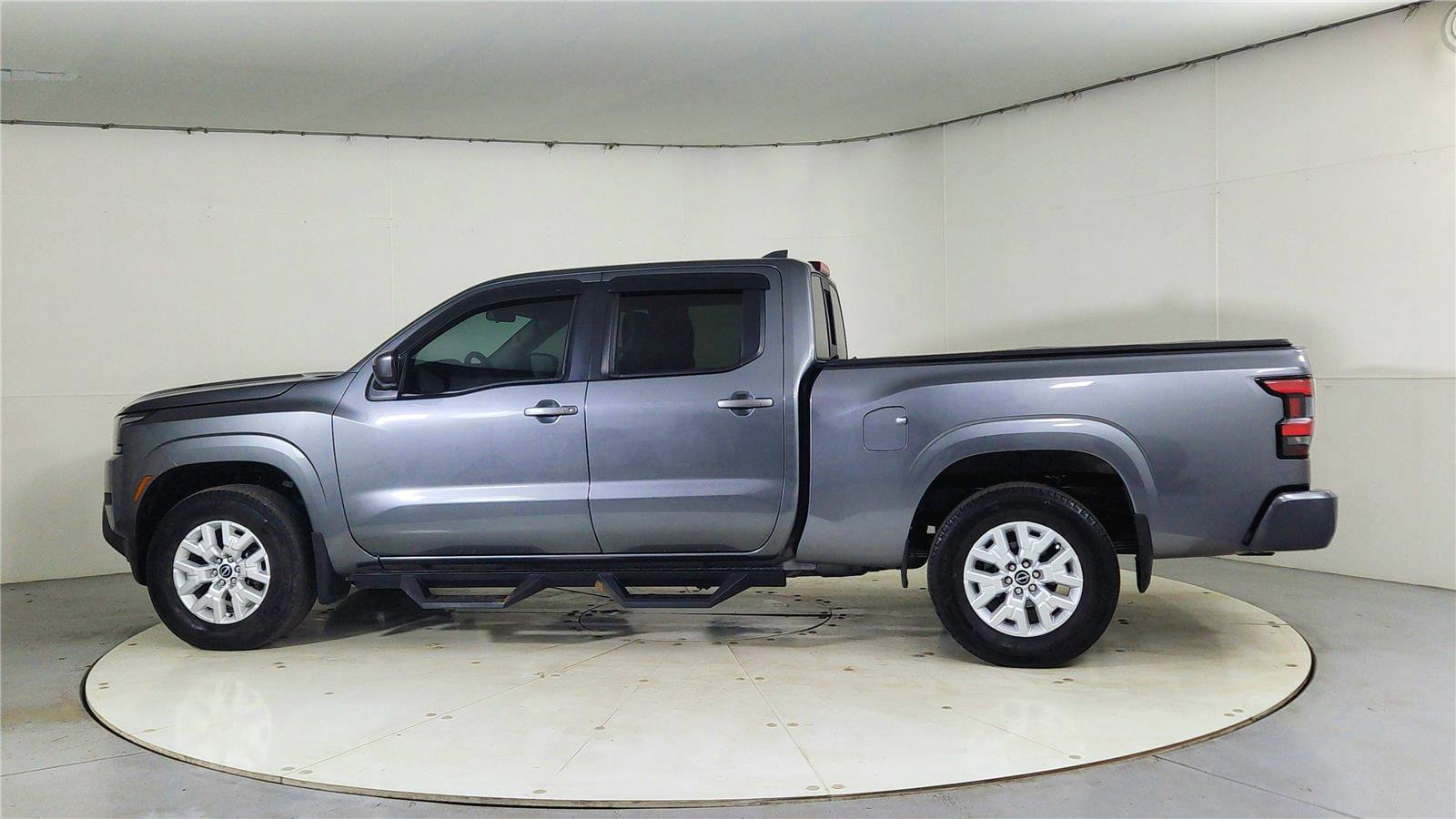Used 2022 Nissan Frontier SV w/ Technology Package image 4