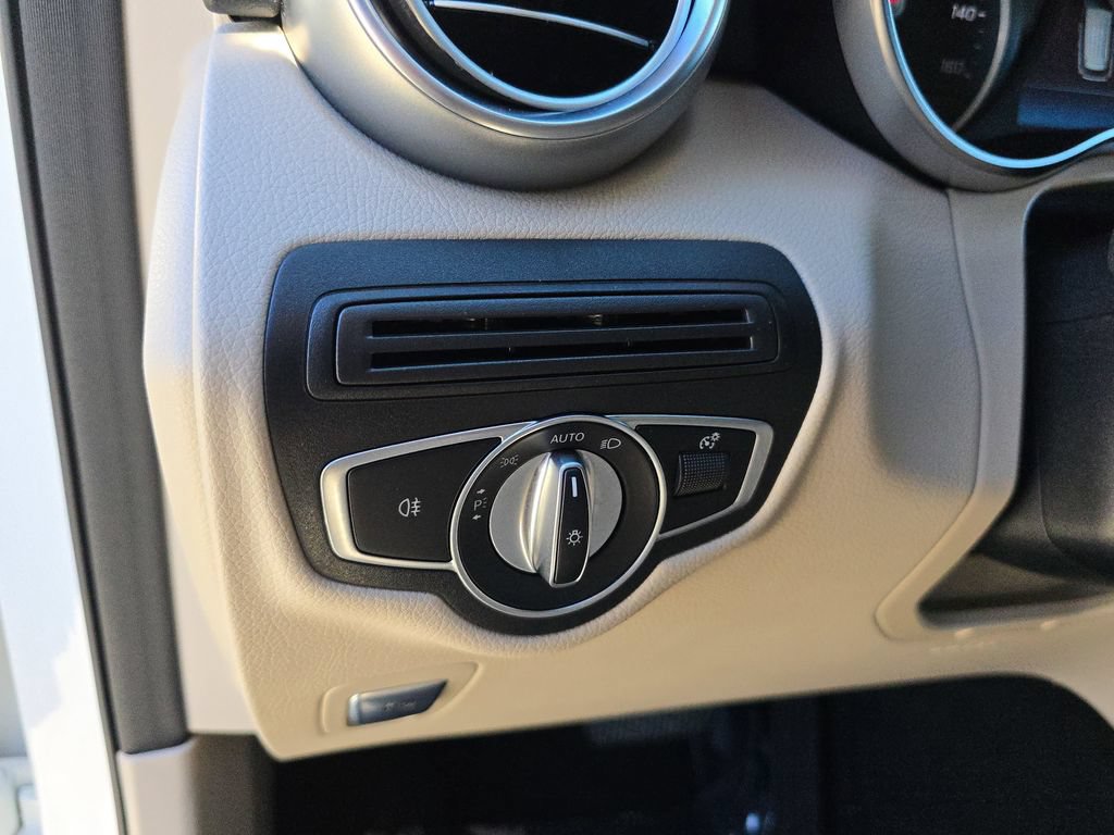 Used 2022 Mercedes-Benz GLC 300 4MATIC image 33