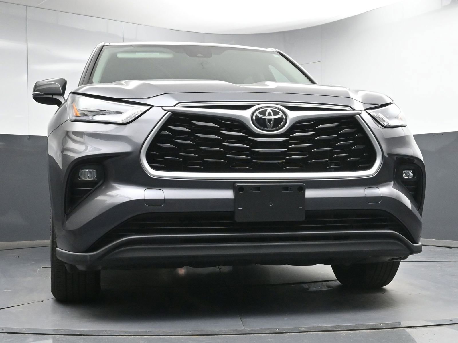 Used 2022 Toyota Highlander LE image 23