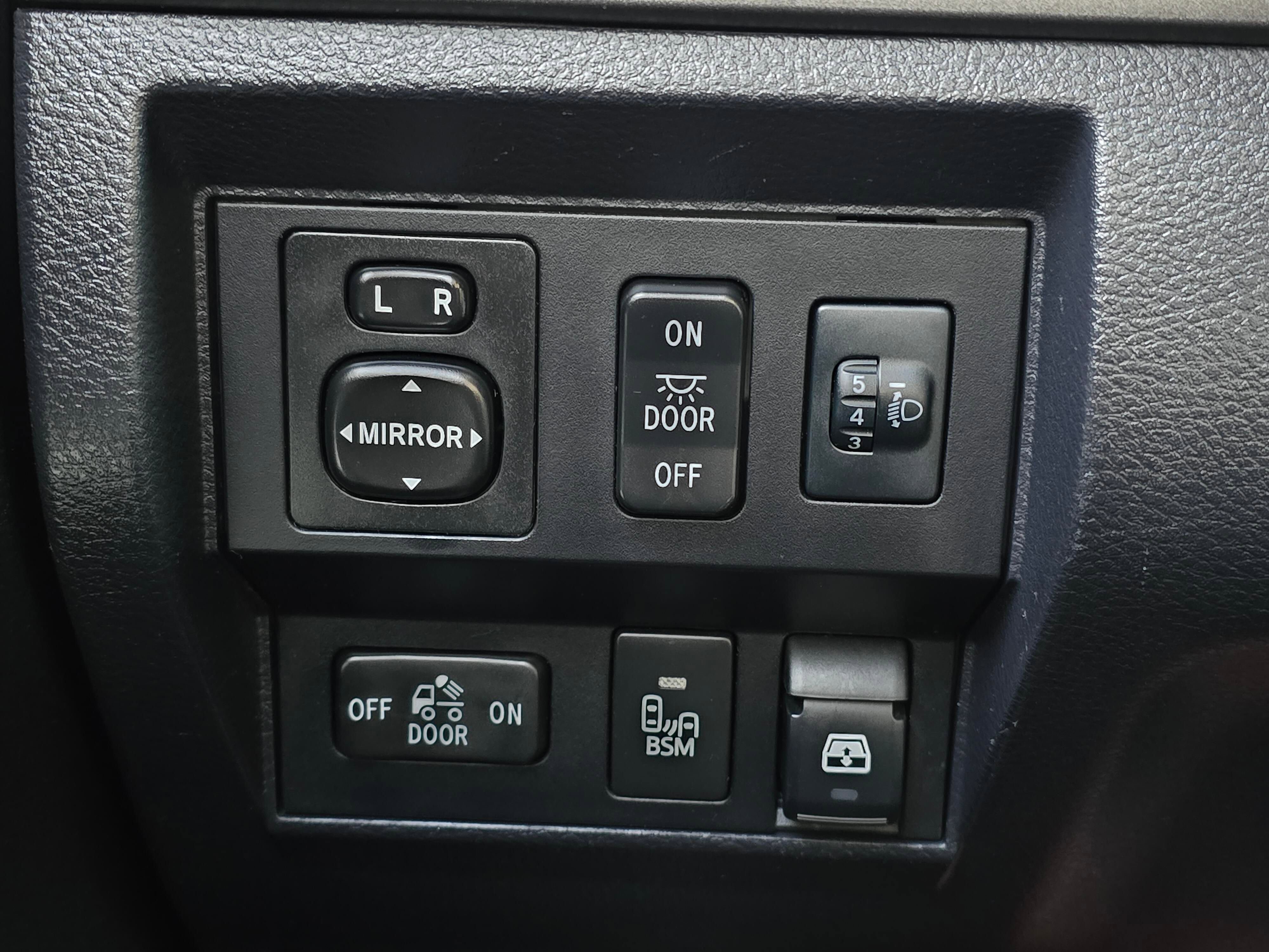 Used 2017 Toyota Tundra SR5 image 24