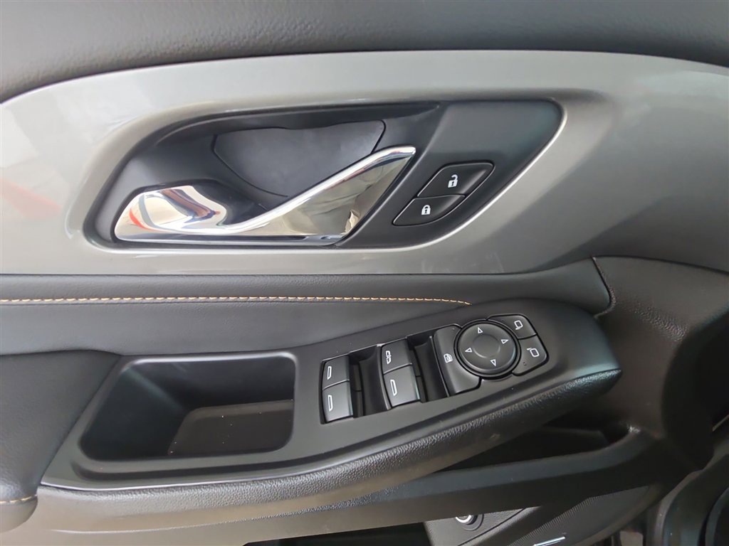 Used 2021 Chevrolet Traverse RS w/ LPO, Floor Liner Package image 23