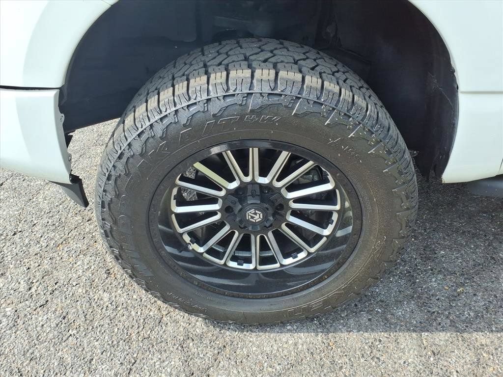 Used 2021 Nissan Titan SV AWD/4WD image 10