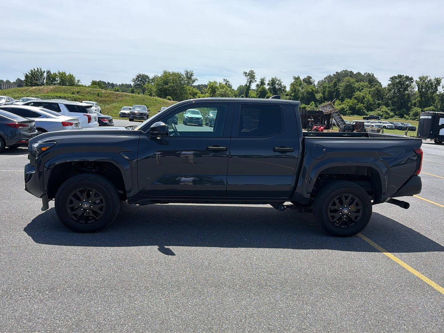 Used 2025 Toyota Tacoma SR AWD/4WD image 2