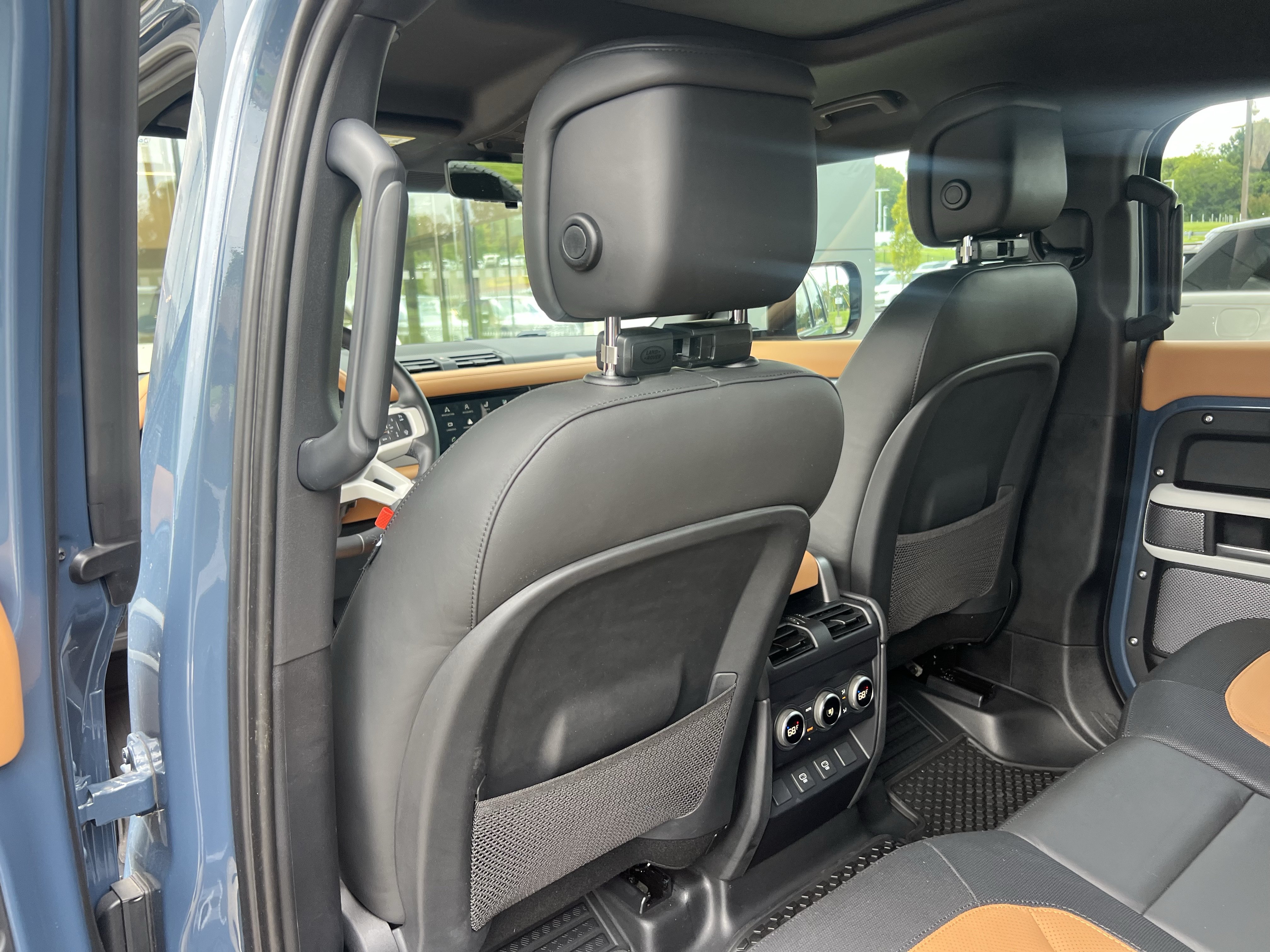 Used 2024 Land Rover Defender 110 X-Dynamic SE AWD/4WD image 33