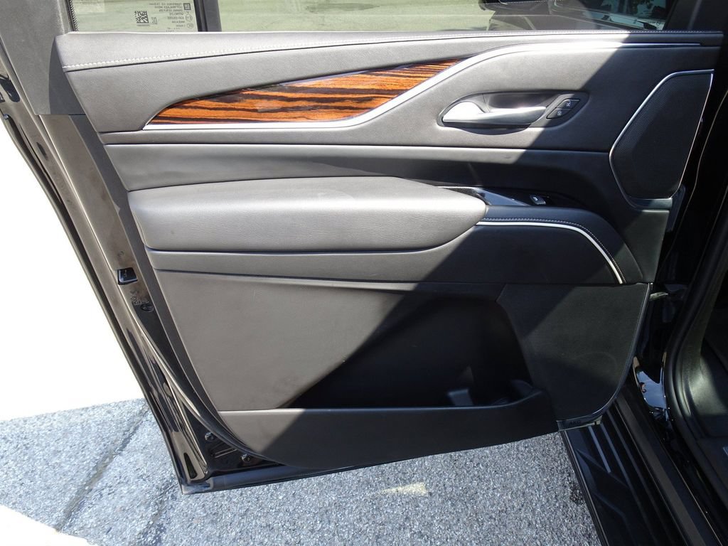 Used 2022 Cadillac Escalade ESV Premium Luxury AWD/4WD image 16
