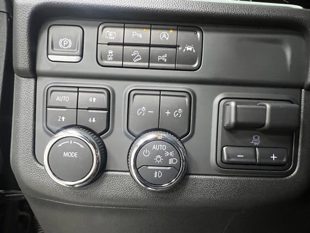 Used 2025 Chevrolet Suburban High Country image 27