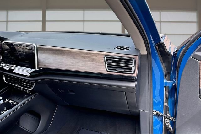 Used 2025 Volkswagen Atlas SEL Premium R-Line AWD/4WD image 17