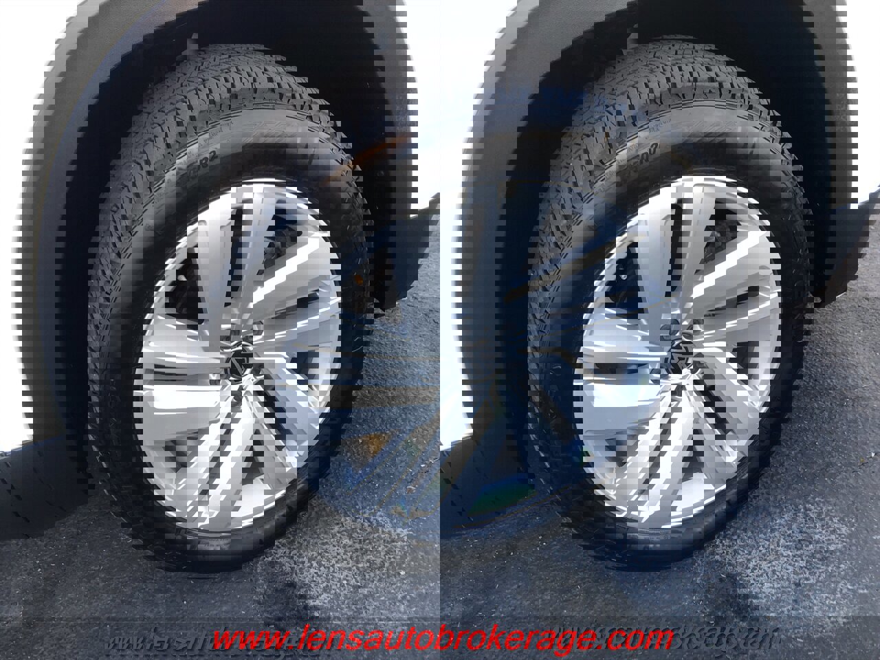 Used 2021 Volkswagen Atlas Cross Sport SE image 25