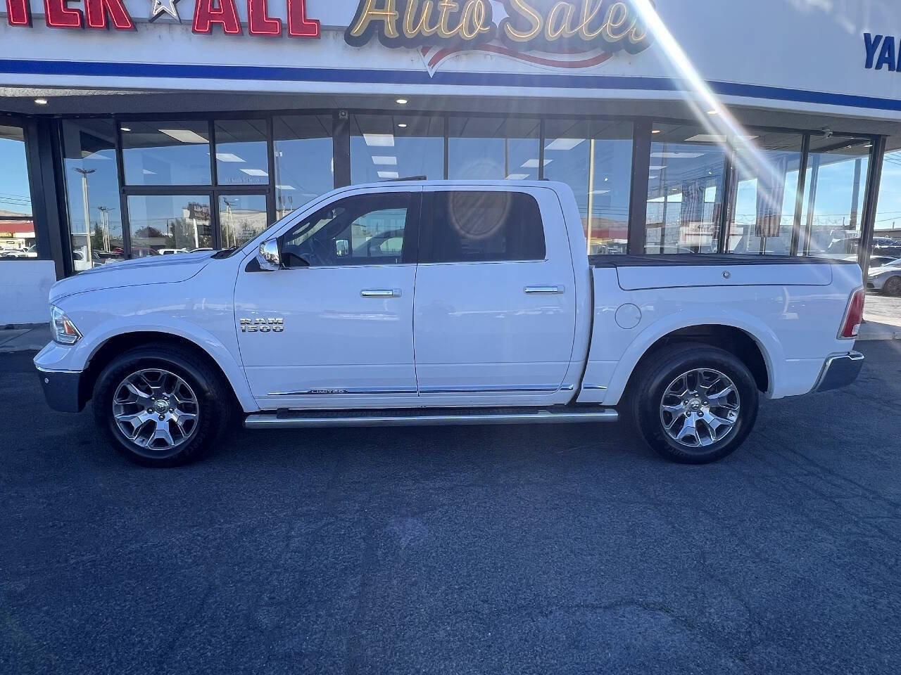 Used 2017 RAM 1500 Limited AWD/4WD image 2